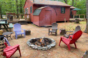 Quiet Cottage with Outdoor Space Walk to Lake!